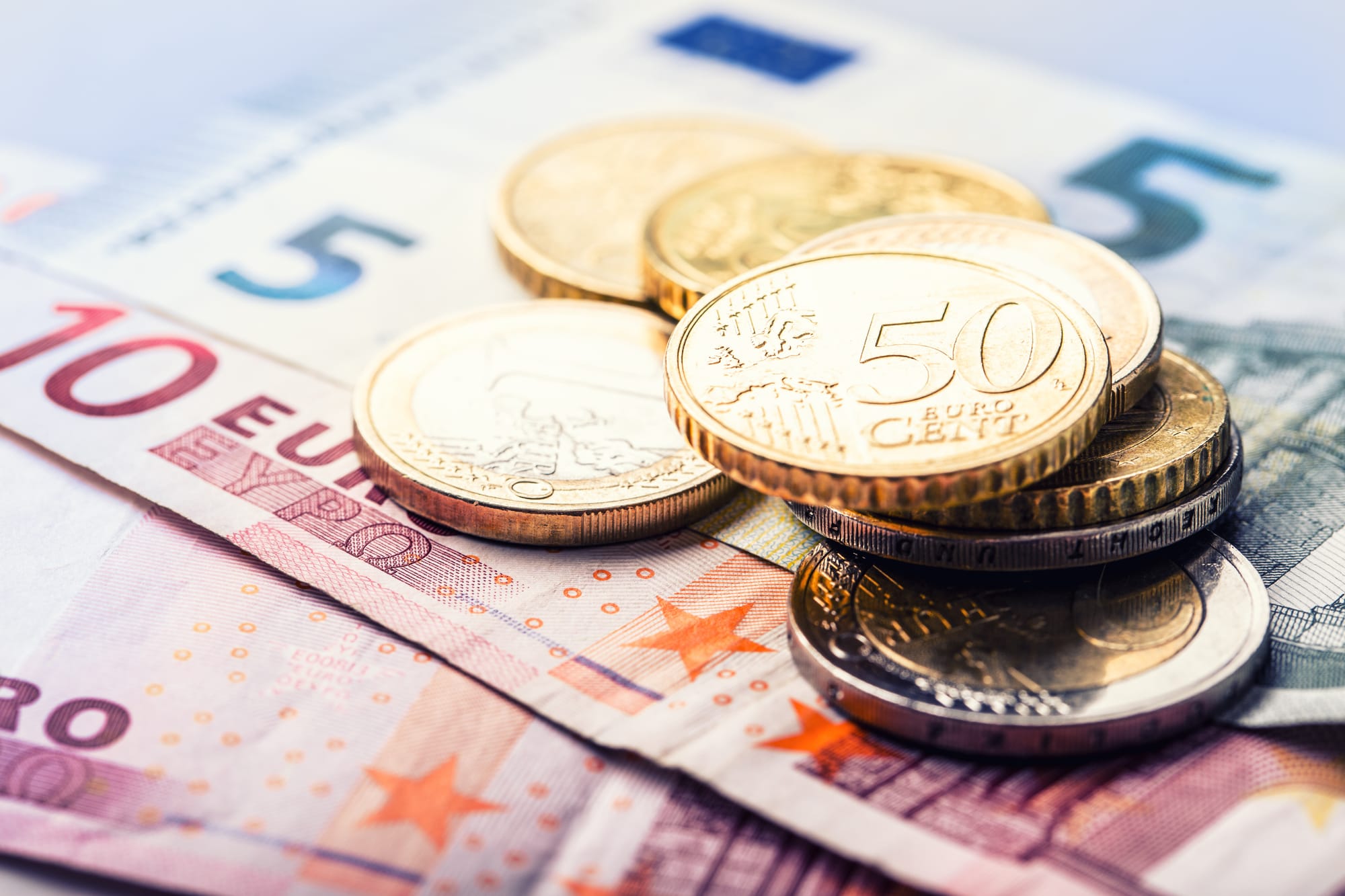 GBP/EUR exchange rate week review: pound jumps higher versus euro on hawkish interest rate expectations